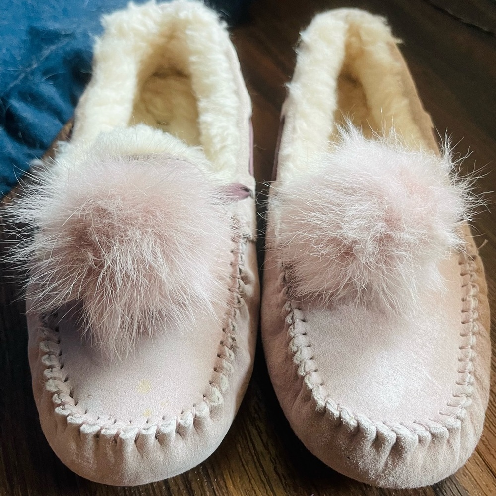 Ugg slippers with poof